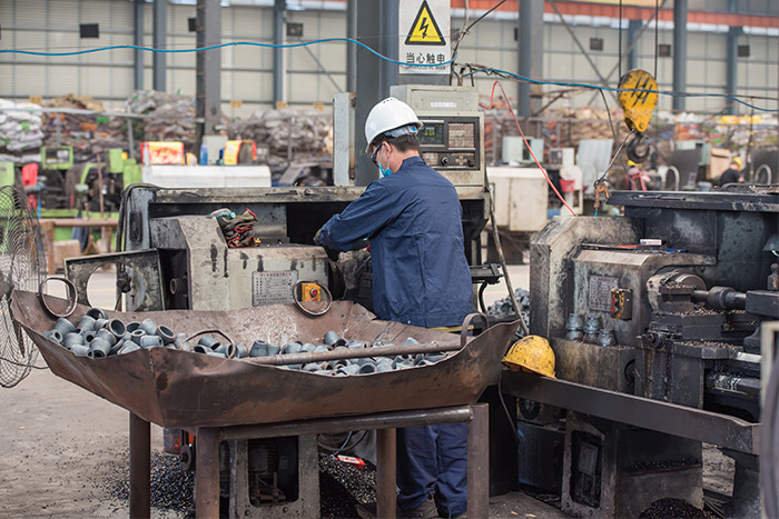 境外网架锥头车间